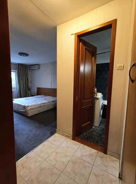 Banu Manta, garsoniera