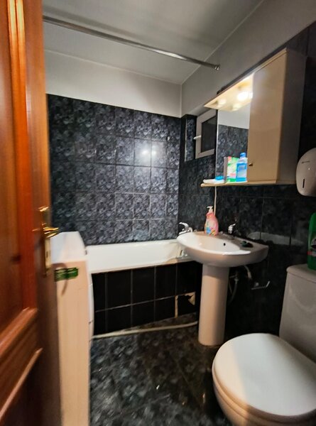 Banu Manta, garsoniera